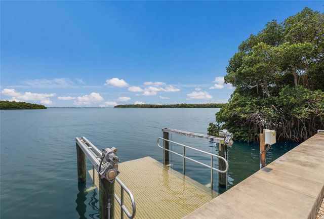 535 SUTTON PLACE, Longboat Key, FL 34228