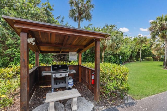 535 SUTTON PLACE, Longboat Key, FL 34228
