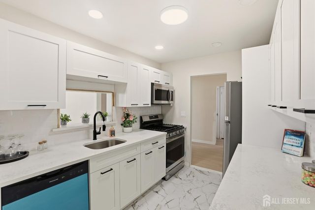 24 Frederick Avenue, Colonia, NJ 07067