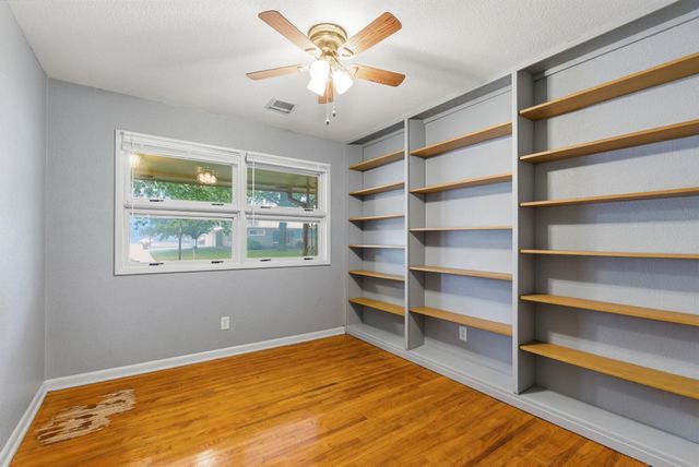 1149 N Old Manor Rd, Wichita, KS 67208