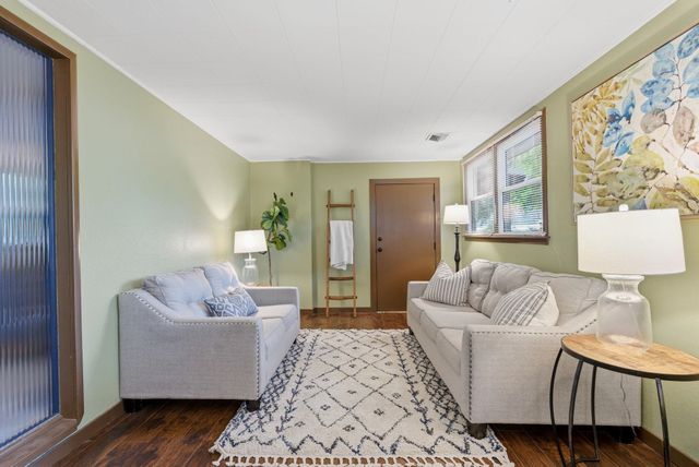 1149 N Old Manor Rd, Wichita, KS 67208