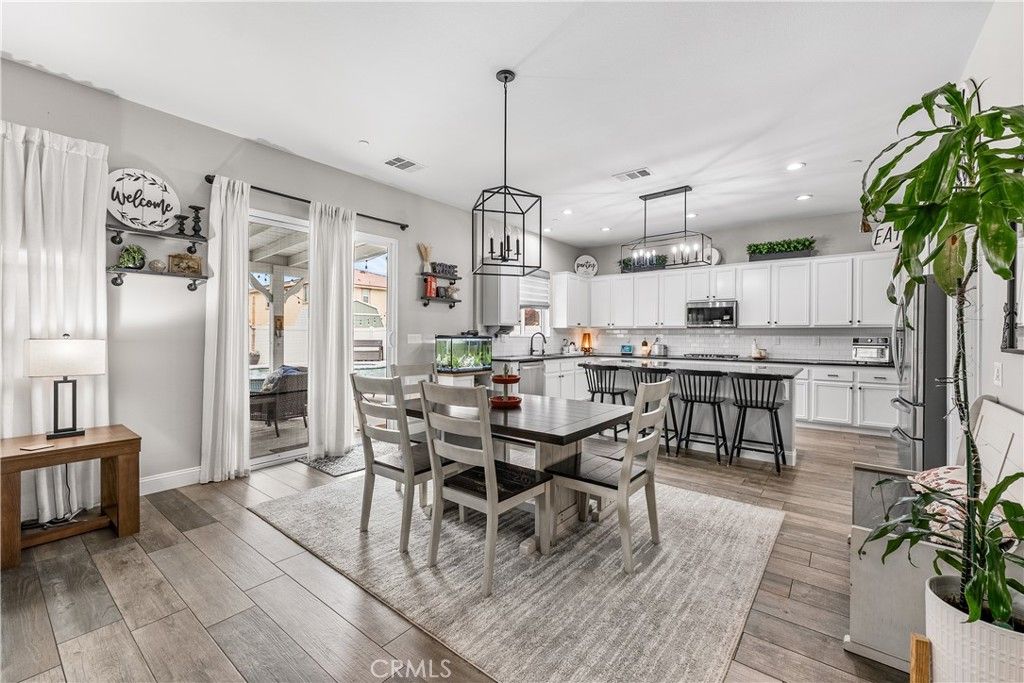 Image 10 of property listing at 43857 47th St W, Lancaster, CA 93536