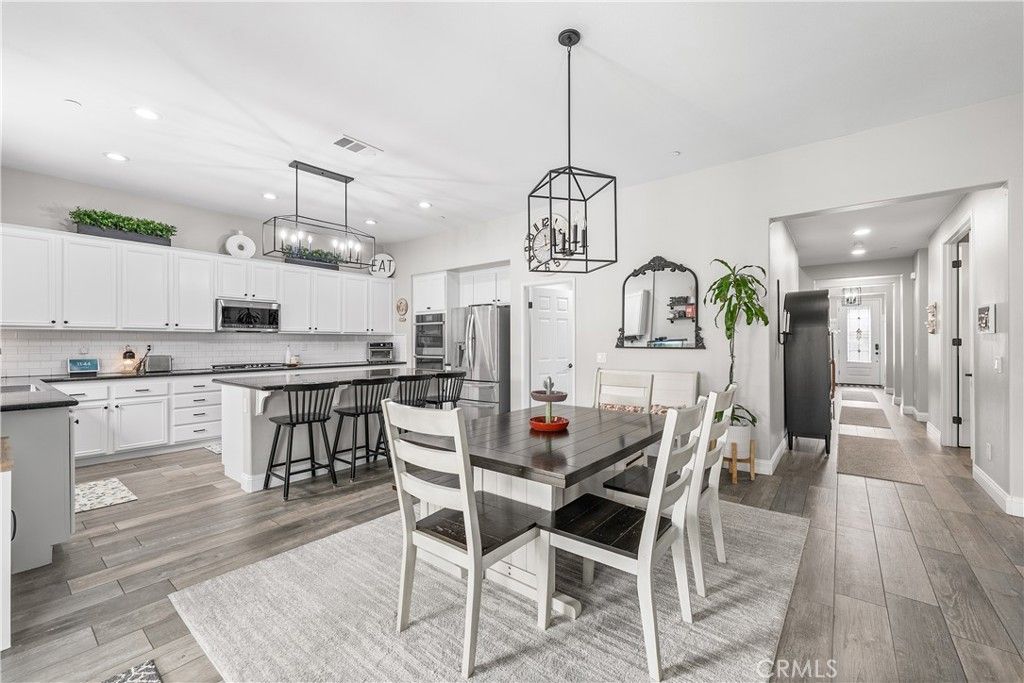 Image 11 of property listing at 43857 47th St W, Lancaster, CA 93536
