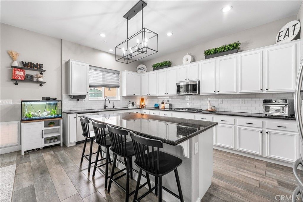 Image 15 of property listing at 43857 47th St W, Lancaster, CA 93536
