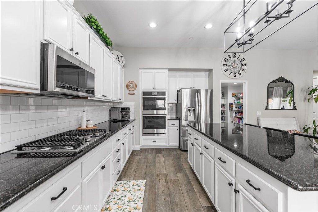Image 19 of property listing at 43857 47th St W, Lancaster, CA 93536