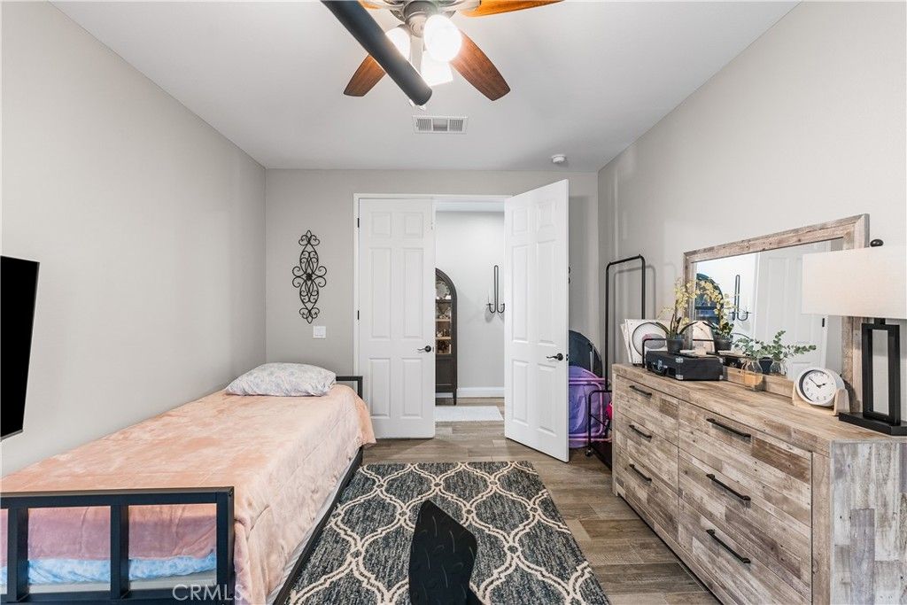 Image 23 of property listing at 43857 47th St W, Lancaster, CA 93536