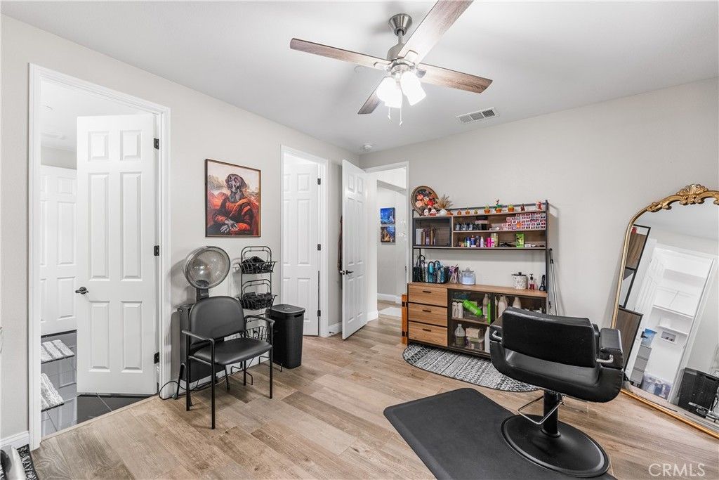 Image 25 of property listing at 43857 47th St W, Lancaster, CA 93536
