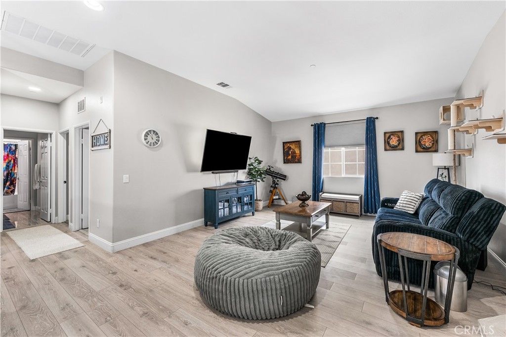 Image 34 of property listing at 43857 47th St W, Lancaster, CA 93536