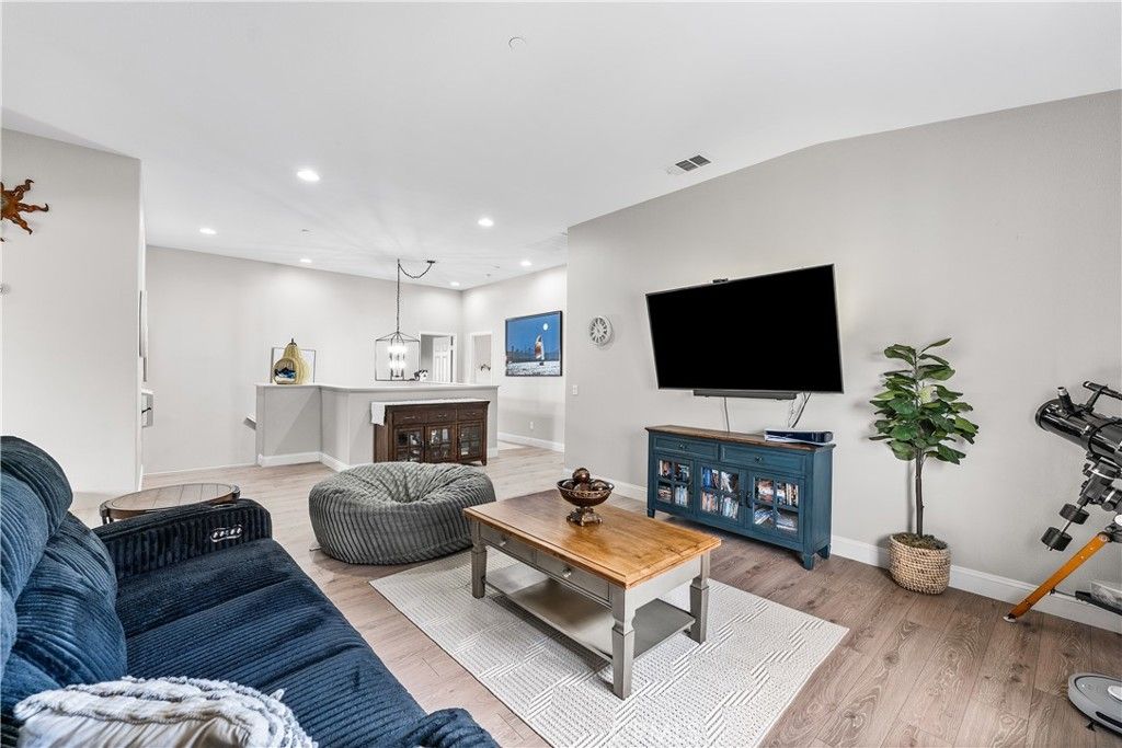 Image 36 of property listing at 43857 47th St W, Lancaster, CA 93536