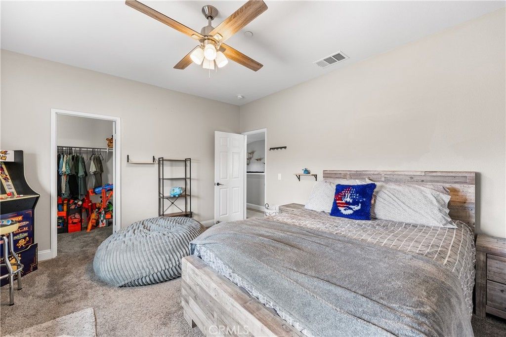 Image 43 of property listing at 43857 47th St W, Lancaster, CA 93536