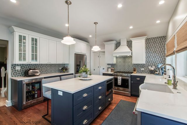 636 N Hickory Avenue, Arlington Heights, IL 60004
