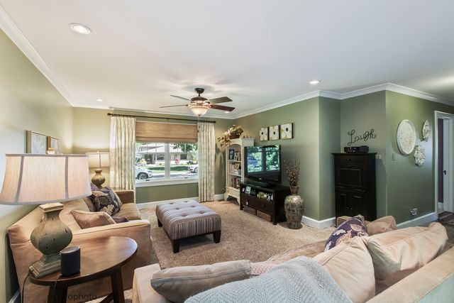 636 N Hickory Avenue, Arlington Heights, IL 60004