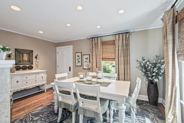 636 N Hickory Avenue, Arlington Heights, IL 60004