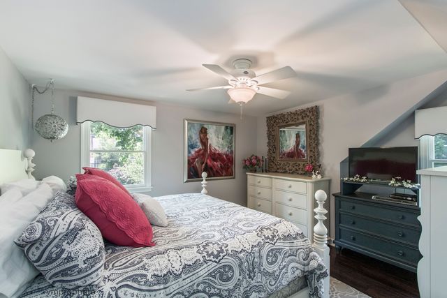 636 N Hickory Avenue, Arlington Heights, IL 60004