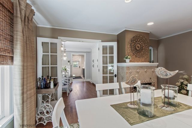 636 N Hickory Avenue, Arlington Heights, IL 60004