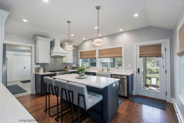 636 N Hickory Avenue, Arlington Heights, IL 60004