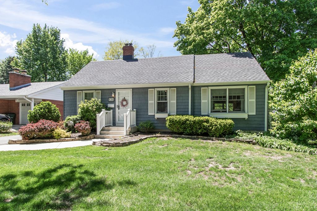 636 N Hickory Avenue, Arlington Heights, IL 60004