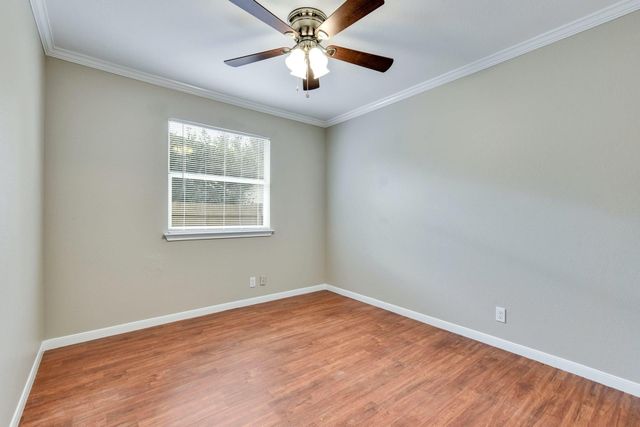 3000 Meadow LN, Taylor, TX 76574