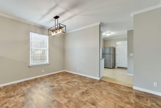 3000 Meadow LN, Taylor, TX 76574