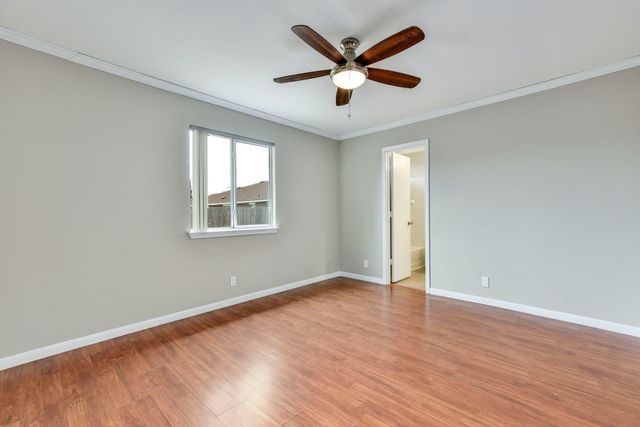 3000 Meadow LN, Taylor, TX 76574