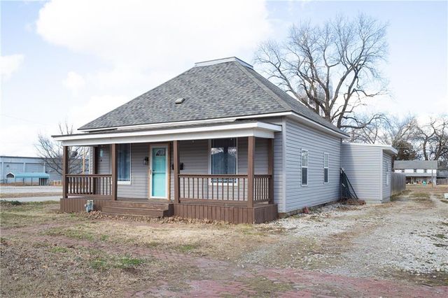 300 E 3rd Street, Cherryvale, KS 67335