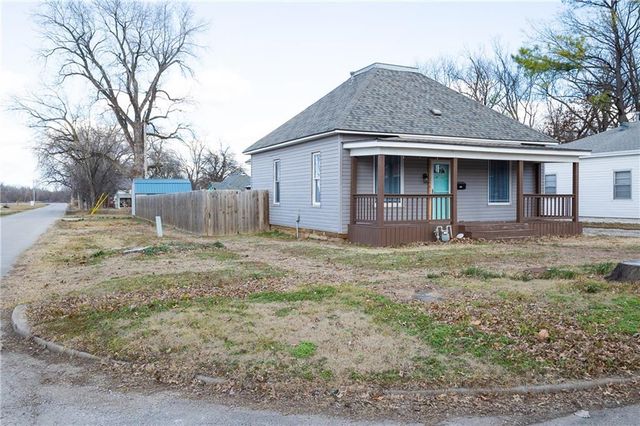 300 E 3rd Street, Cherryvale, KS 67335