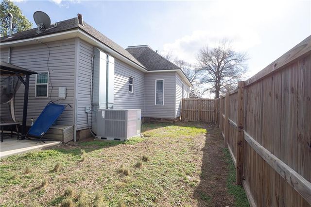 300 E 3rd Street, Cherryvale, KS 67335