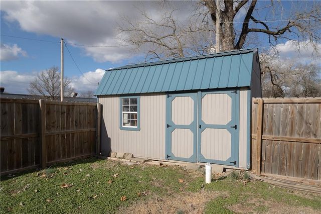 300 E 3rd Street, Cherryvale, KS 67335