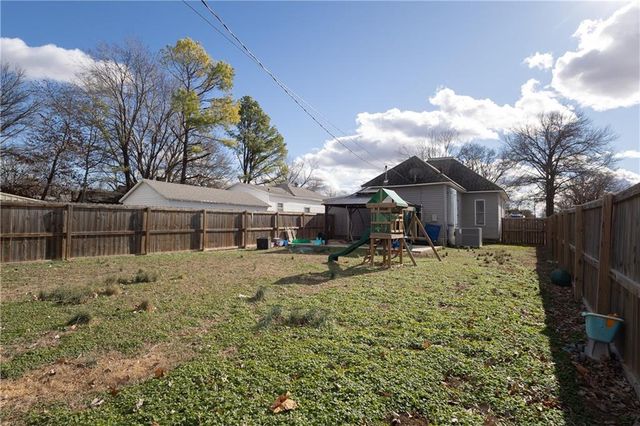 300 E 3rd Street, Cherryvale, KS 67335