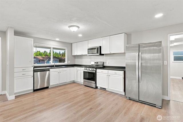 483 NE Conifer Drive, Bremerton, WA 98311