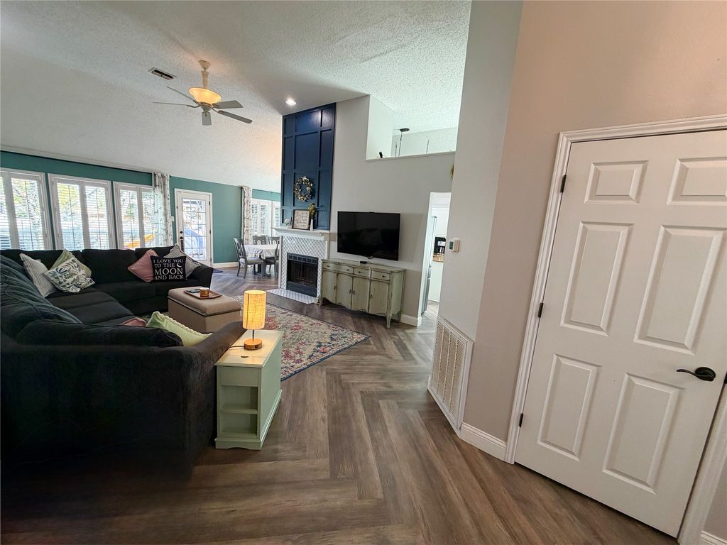 9920 Pack Saddle Trail, Fort Worth, TX 76108 — exterior