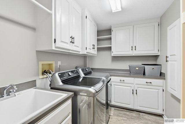 310 S 160th Street, Omaha, NE 68118