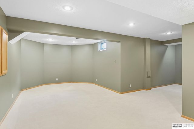 310 S 160th Street, Omaha, NE 68118