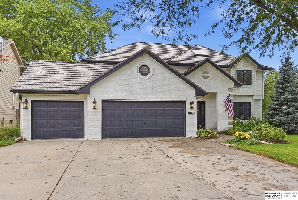 310 S 160th Street, Omaha, NE 68118