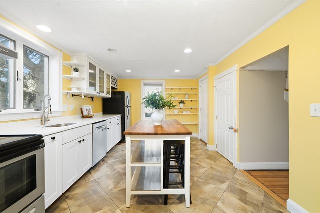 49 Spruce St, Winchester, MA 01890