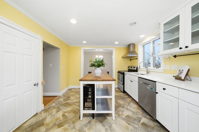 49 Spruce St, Winchester, MA 01890