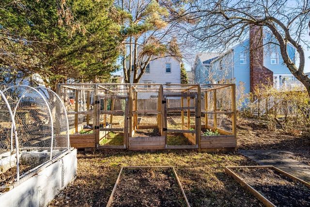 49 Spruce St, Winchester, MA 01890