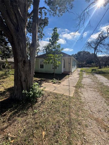 512 Rice Street, Angleton, TX 77515