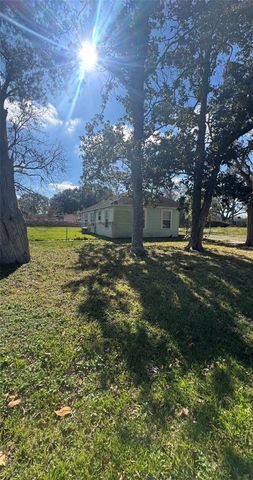 512 Rice Street, Angleton, TX 77515
