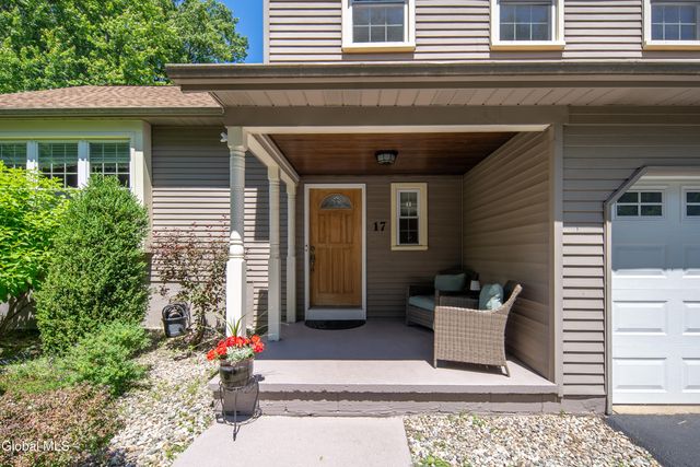 17 Montgomery Way, Clifton Park, NY 12065