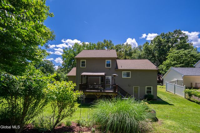 17 Montgomery Way, Clifton Park, NY 12065