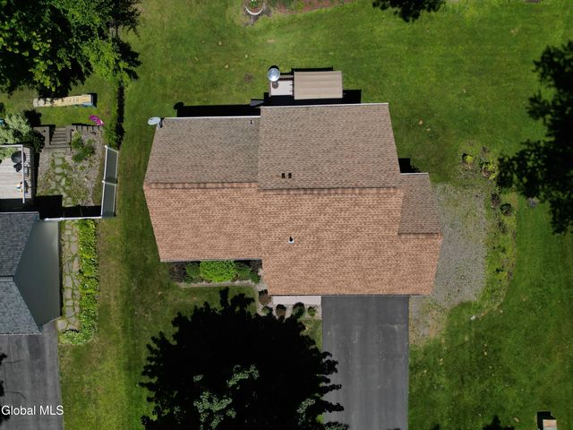 17 Montgomery Way, Clifton Park, NY 12065