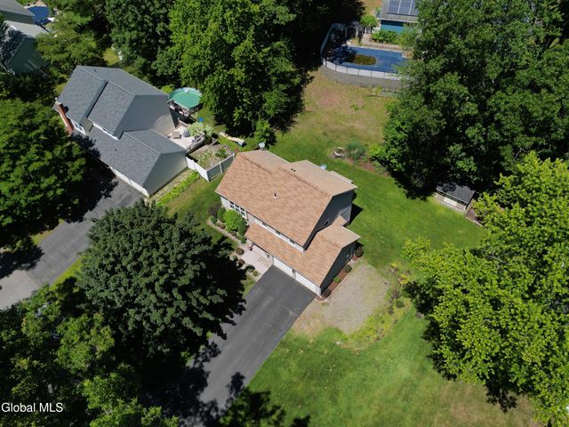 17 Montgomery Way, Clifton Park, NY 12065