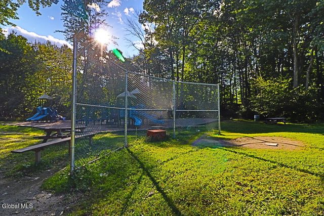 17 Montgomery Way, Clifton Park, NY 12065