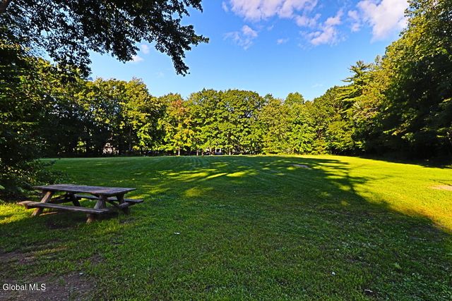 17 Montgomery Way, Clifton Park, NY 12065