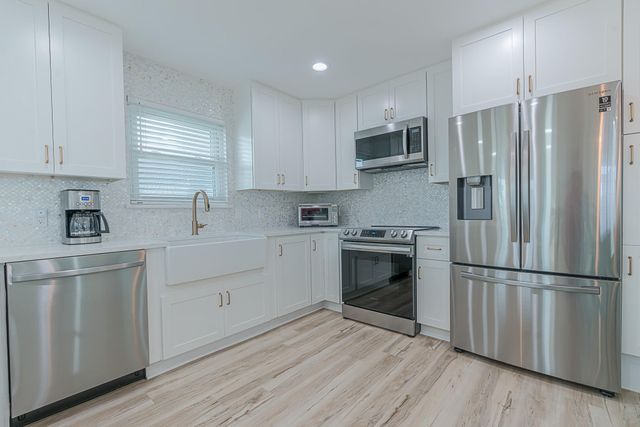 13826 Pirates Beach Boulevard, Galveston, TX 77554