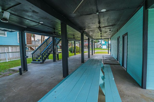 13826 Pirates Beach Boulevard, Galveston, TX 77554