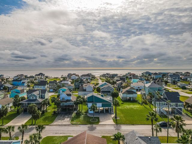 13826 Pirates Beach Boulevard, Galveston, TX 77554
