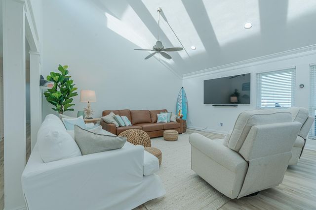 13826 Pirates Beach Boulevard, Galveston, TX 77554