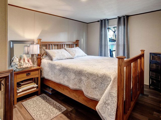 235 Pinehill DR, Bastrop, TX 78602